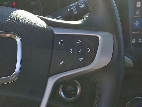 Used 2024 GMC Terrain SLT w/ Infotainment Package II image 23