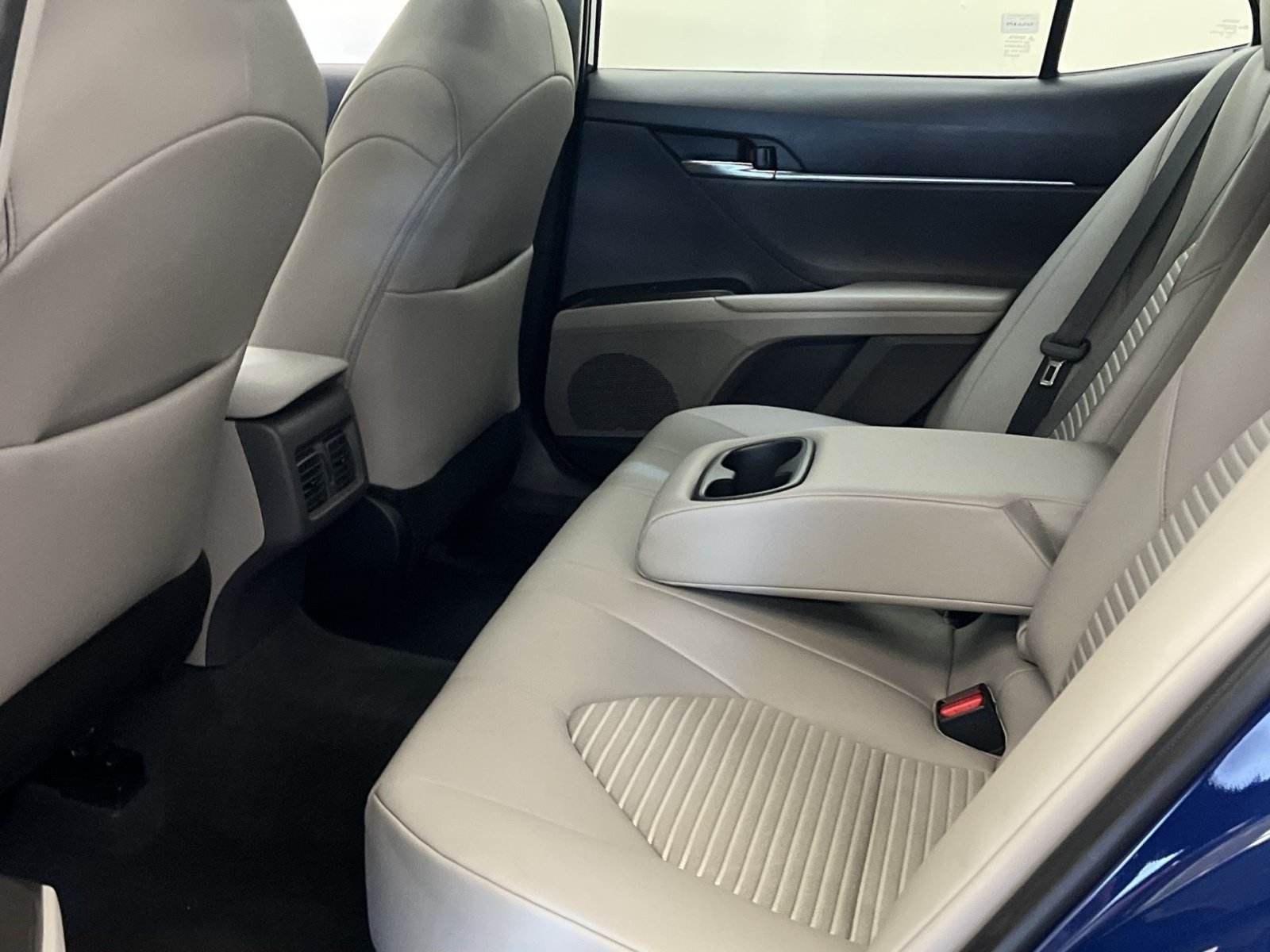 Used 2023 Toyota Camry SE w/ Cold Weather Package FWD image 24
