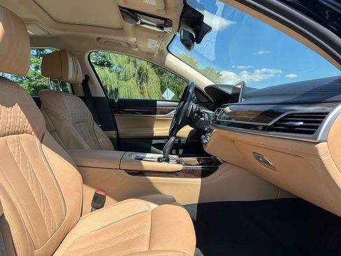 Used 2020 BMW 750i xDrive w/ Executive Package AWD/4WD image 29