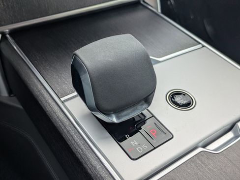 Certified 2024 Land Rover Range Rover SE image 16