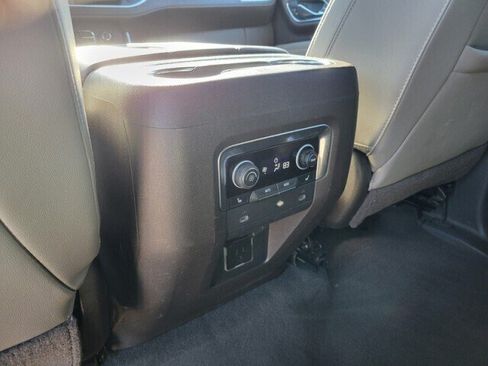 Used 2021 Chevrolet Suburban LT w/ LT Signature Package RWD image 32