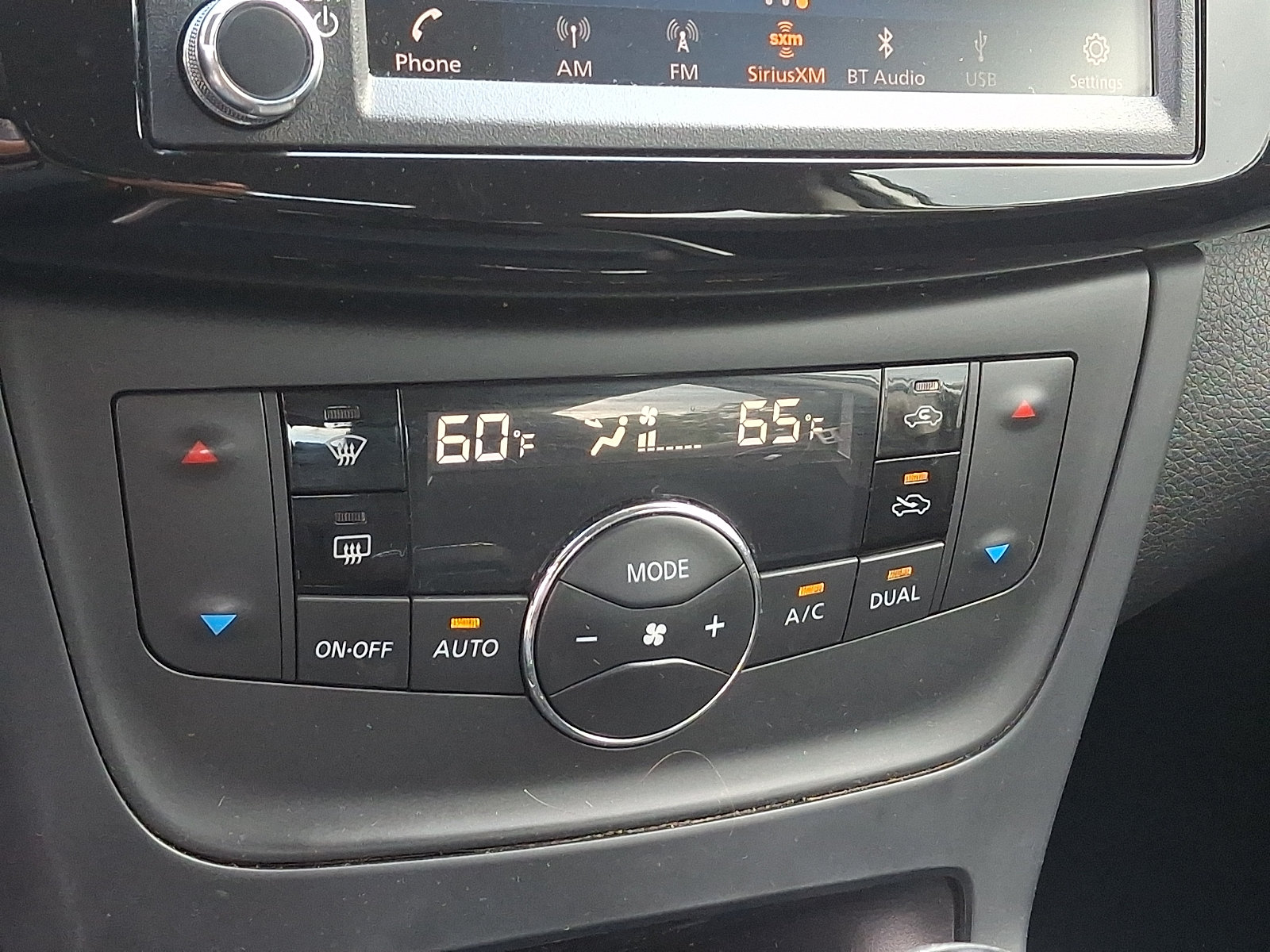 Certified 2019 Nissan Sentra SV FWD image 18