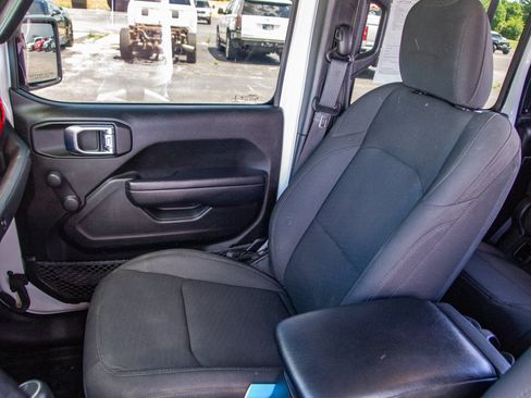 Used 2023 Jeep Gladiator Sport AWD/4WD image 13