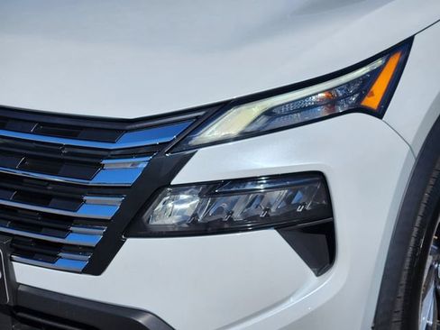 Used 2024 Nissan Rogue SV FWD image 7