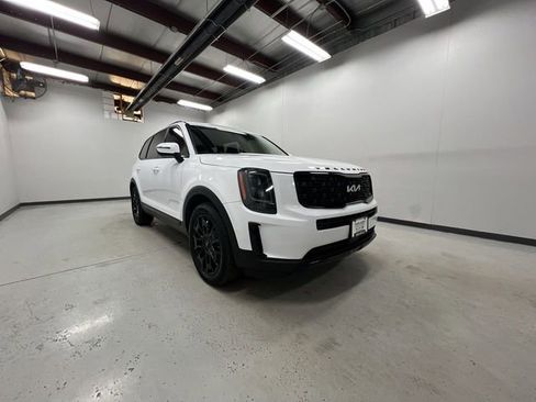 Used 2022 Kia Telluride EX w/ EX Premium Package image 2
