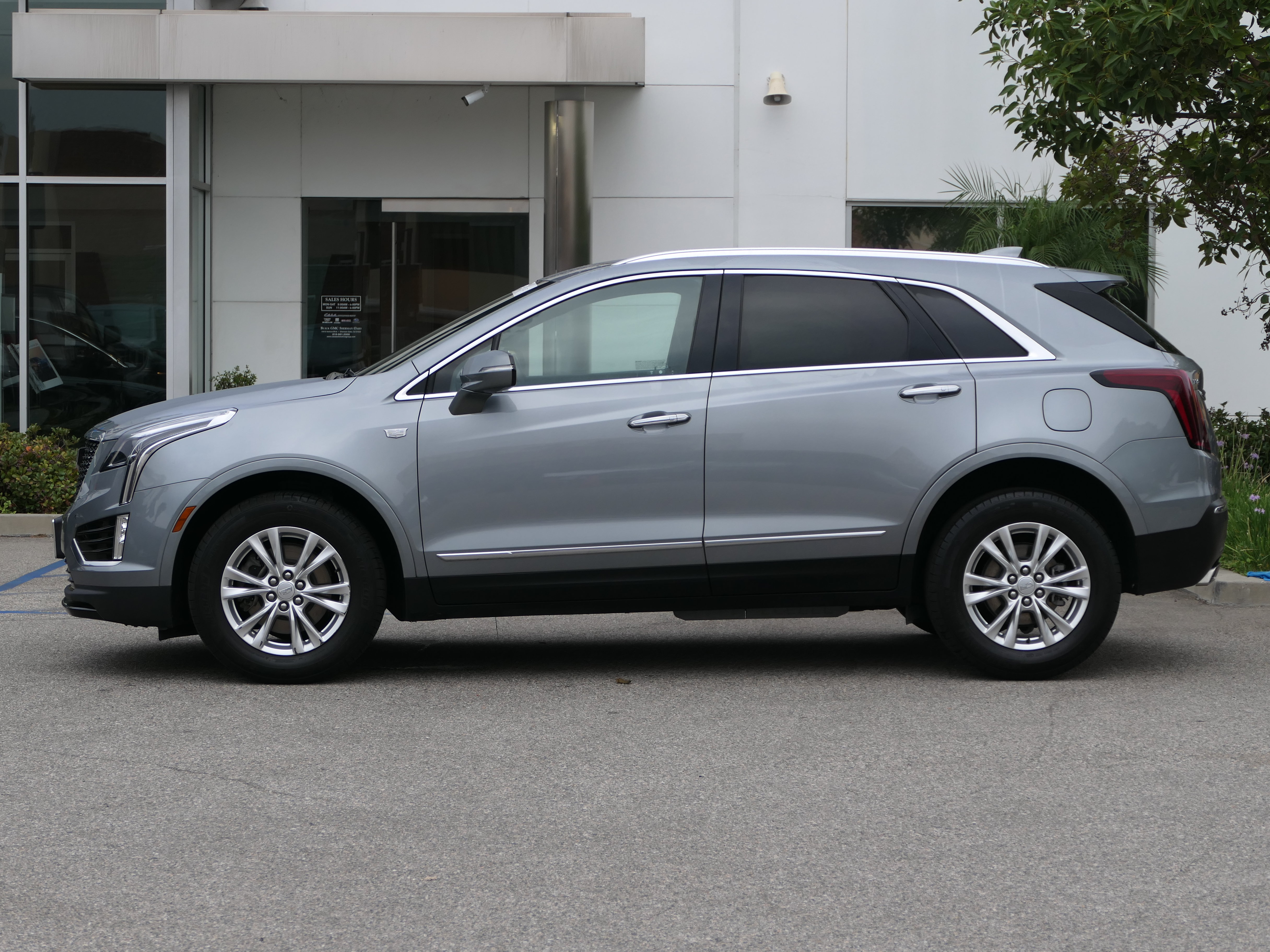 Certified 2024 Cadillac XT5 Luxury FWD image 2
