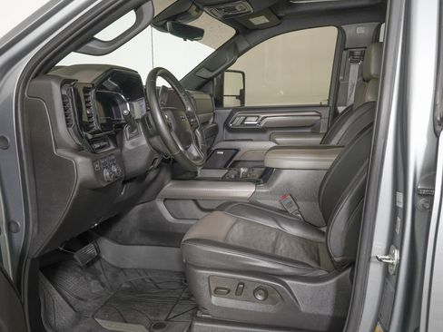 Used 2024 Chevrolet Silverado 2500 ZR2 w/ Technology Package image 14