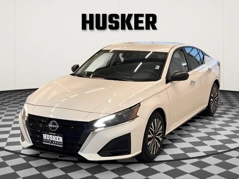 Used 2025 Nissan Altima 2.5 SV FWD image 4