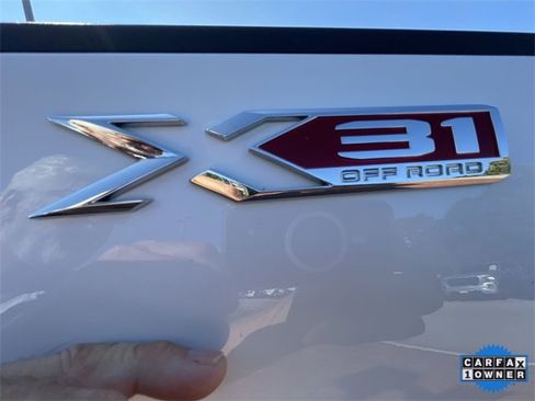 Used 2024 GMC Sierra 2500 SLT w/ SLT Premium Package image 28