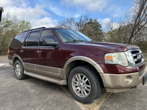 Used 2012 Ford Expedition XLT image 2