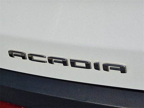 Used 2023 GMC Acadia SLE image 30