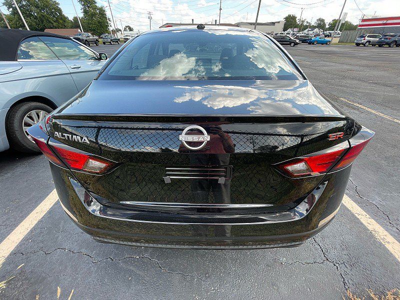 Used 2024 Nissan Altima 2.5 SR w/ SR Premium Package FWD image 6