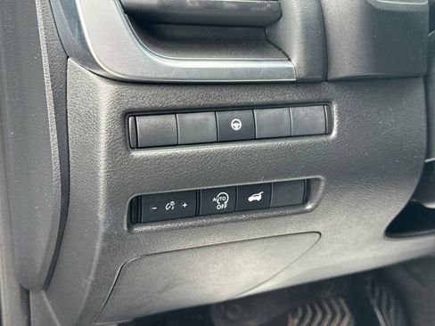 Used 2024 Nissan Rogue SV FWD image 38