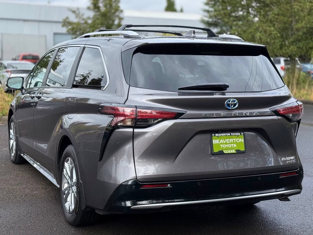 Used 2024 Toyota Sienna Platinum AWD/4WD image 3