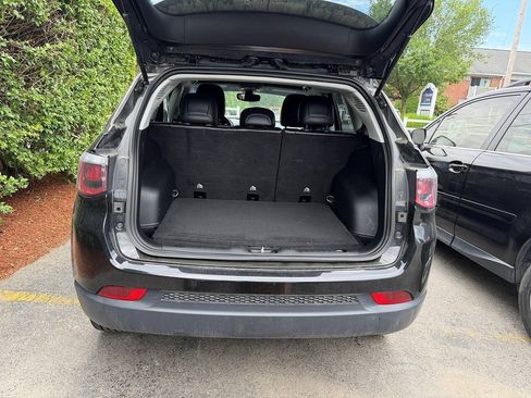 Used 2019 Jeep Compass Latitude w/ Popular Equipment Group AWD/4WD image 28