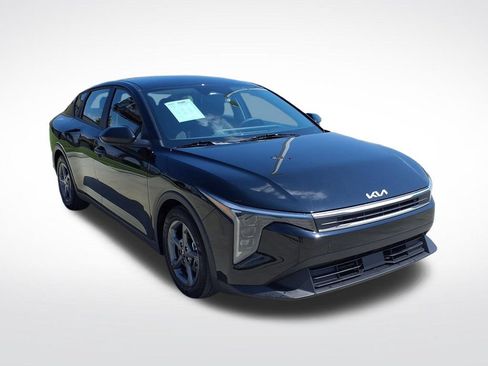 Used 2025 Kia K4 FWD image 2