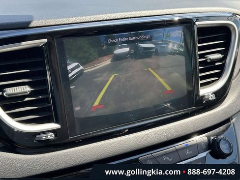 Used 2023 Chrysler Pacifica Touring-L FWD image 23