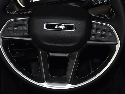 New 2025 Jeep Grand Cherokee Limited image 23