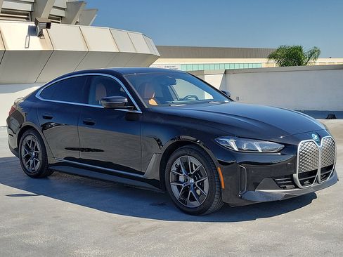 Used 2025 BMW i4 eDrive40 w/ Parking Assistance Package RWD image 4