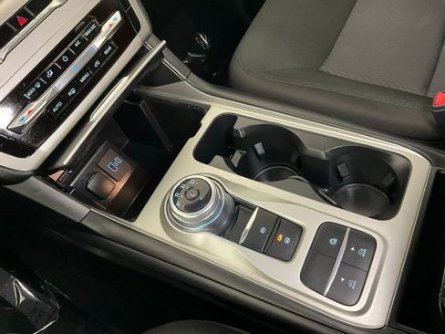 Used 2022 Ford Explorer XLT image 19
