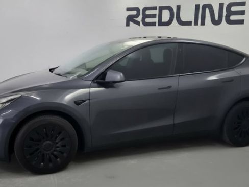 Used 2022 Tesla Model Y Long Range AWD/4WD image 2
