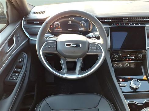 New 2025 Jeep Grand Cherokee Limited AWD/4WD image 9
