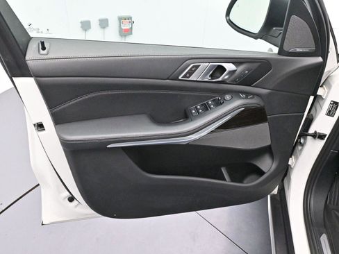 Used 2024 BMW X5 xDrive40i w/ Premium Package AWD/4WD image 9