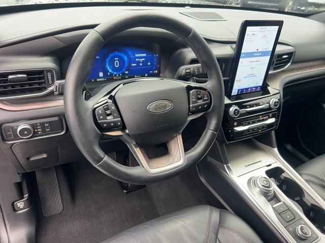 Used 2021 Ford Explorer Platinum w/ Equipment Group 601A AWD/4WD image 17