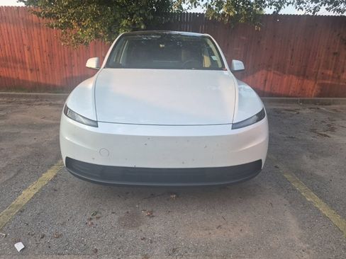 Used 2026 Tesla Model Y AWD image 18