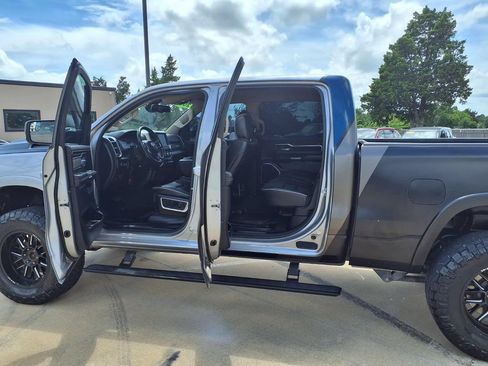 Used 2019 RAM 1500 Laramie AWD/4WD image 19