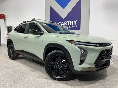 Used 2025 Chevrolet Trax ACTIV w/ Driver Confidence Package image 2