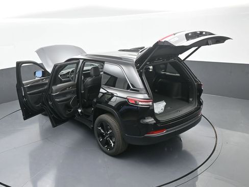 New 2026 Jeep Grand Cherokee Limited w/ Limited Altitude Package RWD image 52