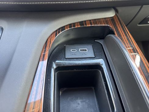 Certified 2024 Cadillac Escalade ESV Premium Luxury w/ Performance Package image 33