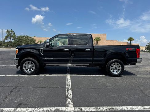 Used 2017 Ford F250 King Ranch w/ King Ranch Ultimate Package AWD/4WD image 9