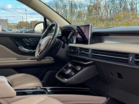 Used 2021 Lincoln Corsair AWD w/ Sport Package image 10