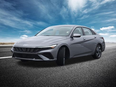 Used 2025 Hyundai Elantra SEL FWD image 18