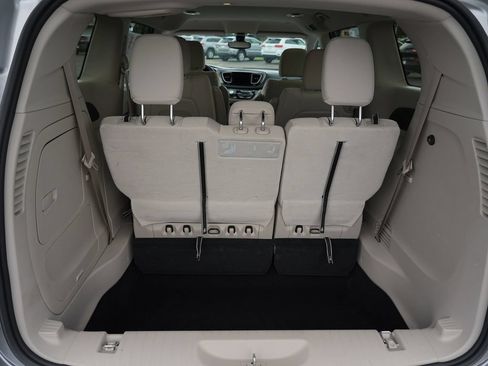 Used 2017 Chrysler Pacifica Touring Plus FWD image 24