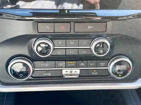 Used 2024 Ford Expedition Max XLT image 17