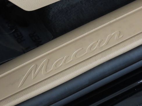 Certified 2026 Porsche Macan AWD/4WD image 42
