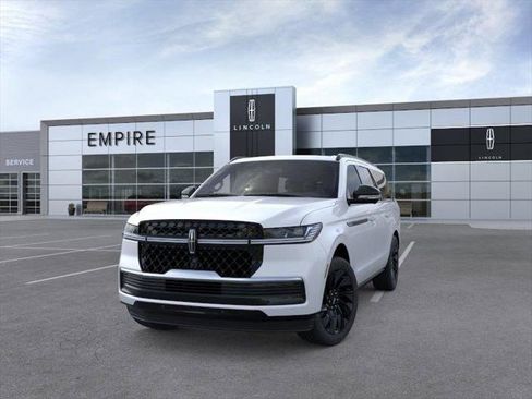 New 2026 Lincoln Navigator L Reserve w/ Jet Appearance Package AWD/4WD image 2