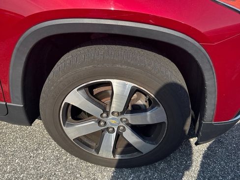 Used 2019 Chevrolet Traverse LT w/ LT Premium Package AWD/4WD image 27