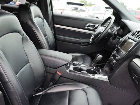 Used 2019 Ford Explorer XLT w/ Equipment Group 202A AWD/4WD image 15