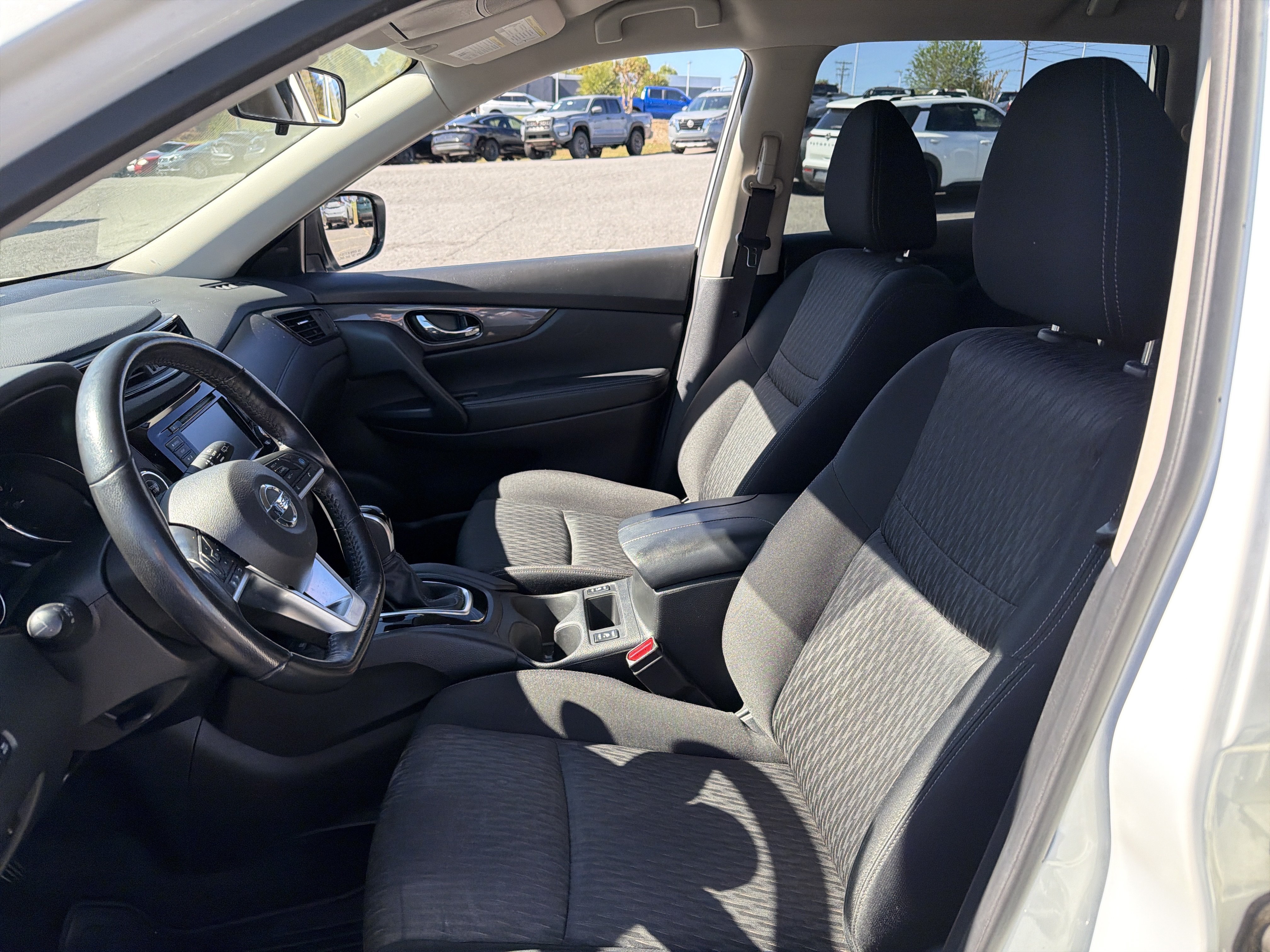 Used 2019 Nissan Rogue SV w/ Premium Package AWD/4WD image 12