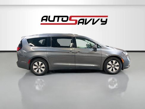 Used 2022 Chrysler Pacifica Touring-L FWD image 8