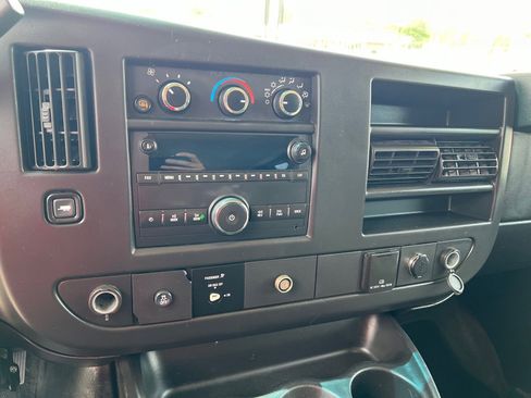 Used 2016 Chevrolet Express 2500 LT w/ LT Preferred Equipment Group RWD image 20