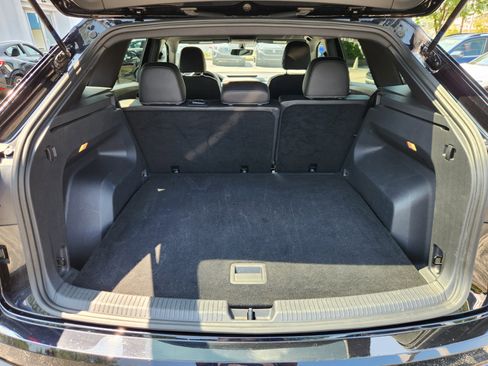 Used 2022 Volkswagen Atlas Cross Sport SE image 18