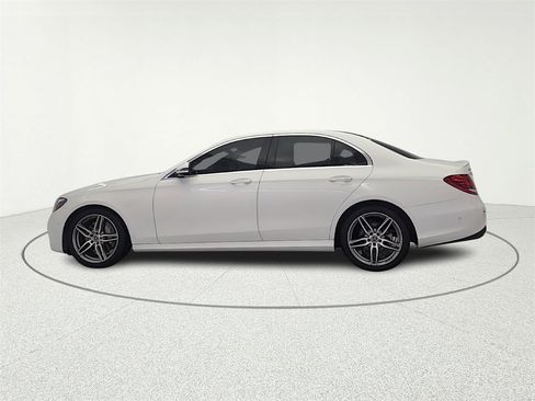 Used 2018 Mercedes-Benz E 300 4MATIC image 5
