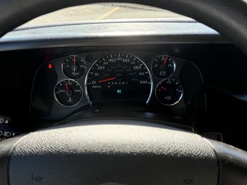 Used 2016 Chevrolet Express 2500 image 6