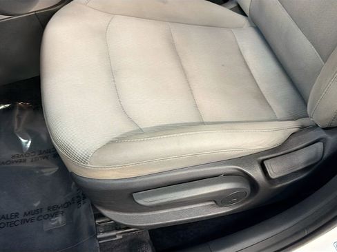 Used 2017 Hyundai Elantra SE image 19