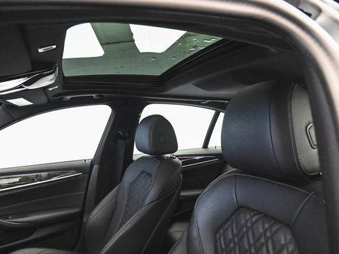 Used 2023 BMW 530e xDrive w/ Premium Package image 35